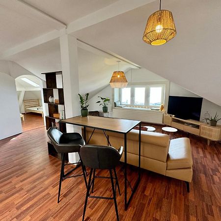 Appartement Atypique Avec Vue Neuchâtel Kültér fotó