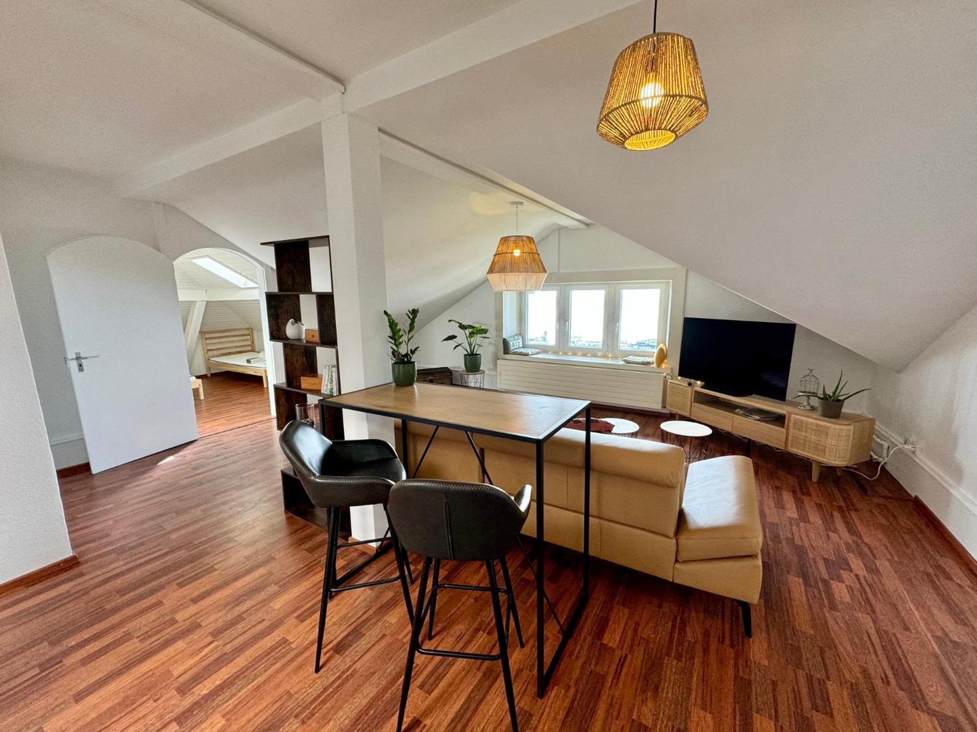 Appartement Atypique Avec Vue Neuchâtel Kültér fotó