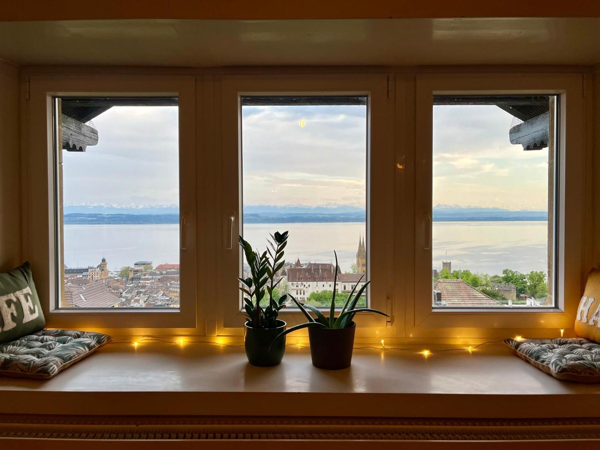 Appartement Atypique Avec Vue Neuchâtel Kültér fotó