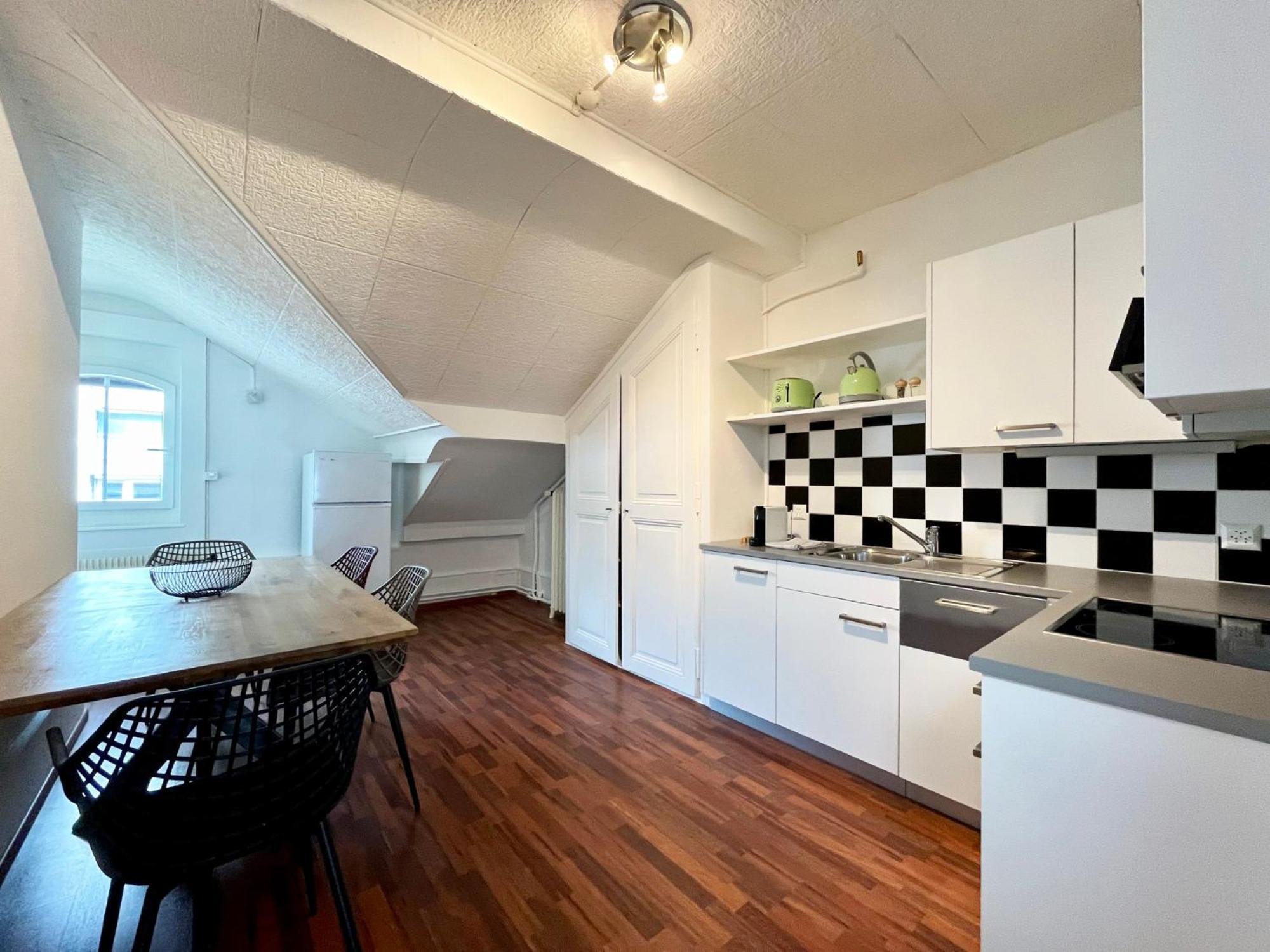 Appartement Atypique Avec Vue Neuchâtel Kültér fotó